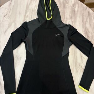 NIKE Womens long sleeve running hooded shirt